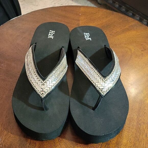 BRAND NEW H2K WOMEN"S BLACK RHINESTONES FLIP FLOPS SANDAL - Picture 3 of 16